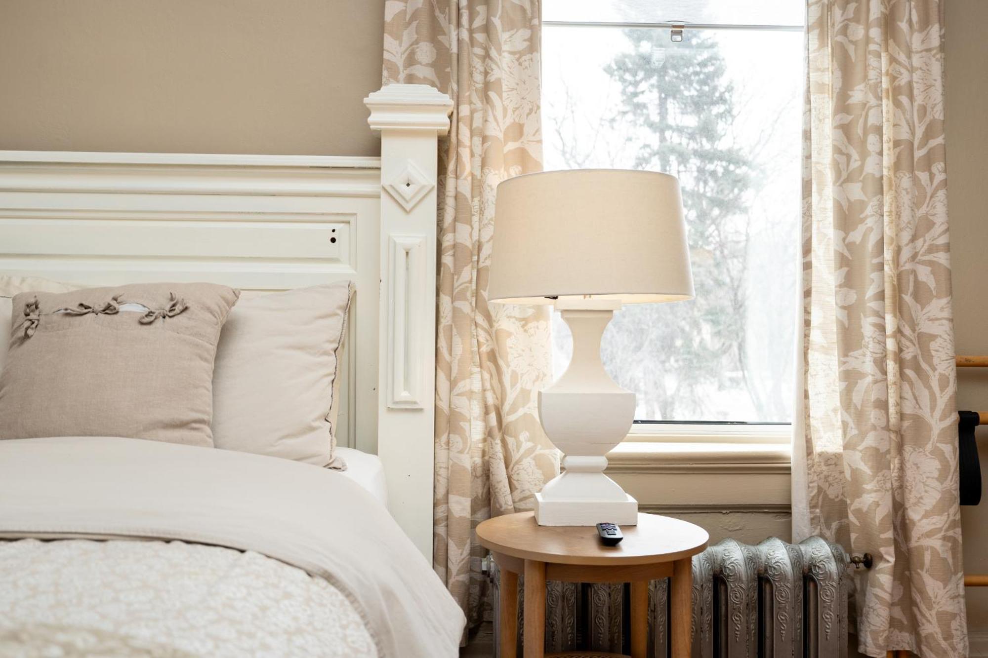 No. 5 East Bed & Breakfast วินนิเพก ภายนอก รูปภาพ